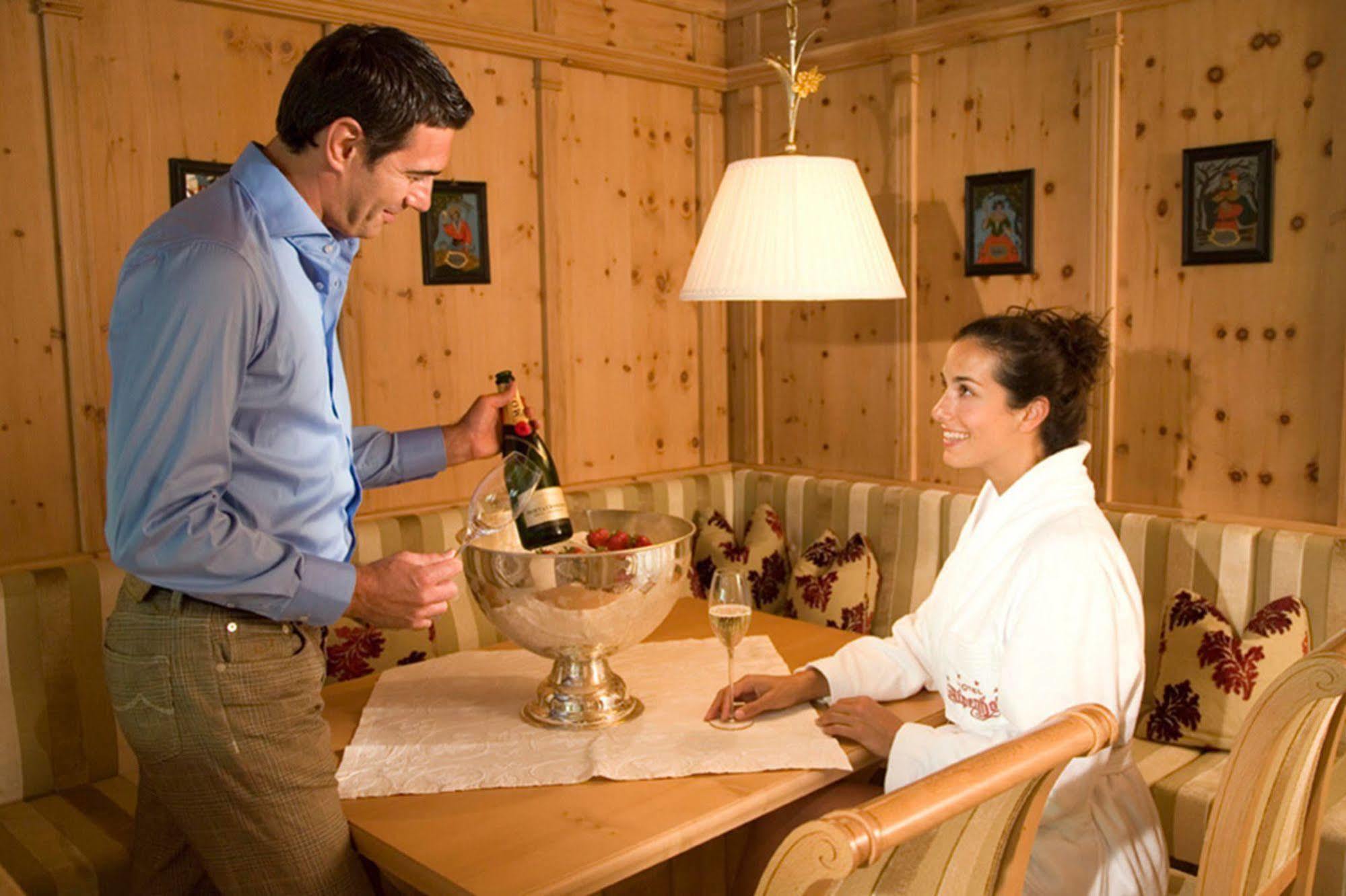 טוקס Hotel Alpenhof מראה חיצוני תמונה