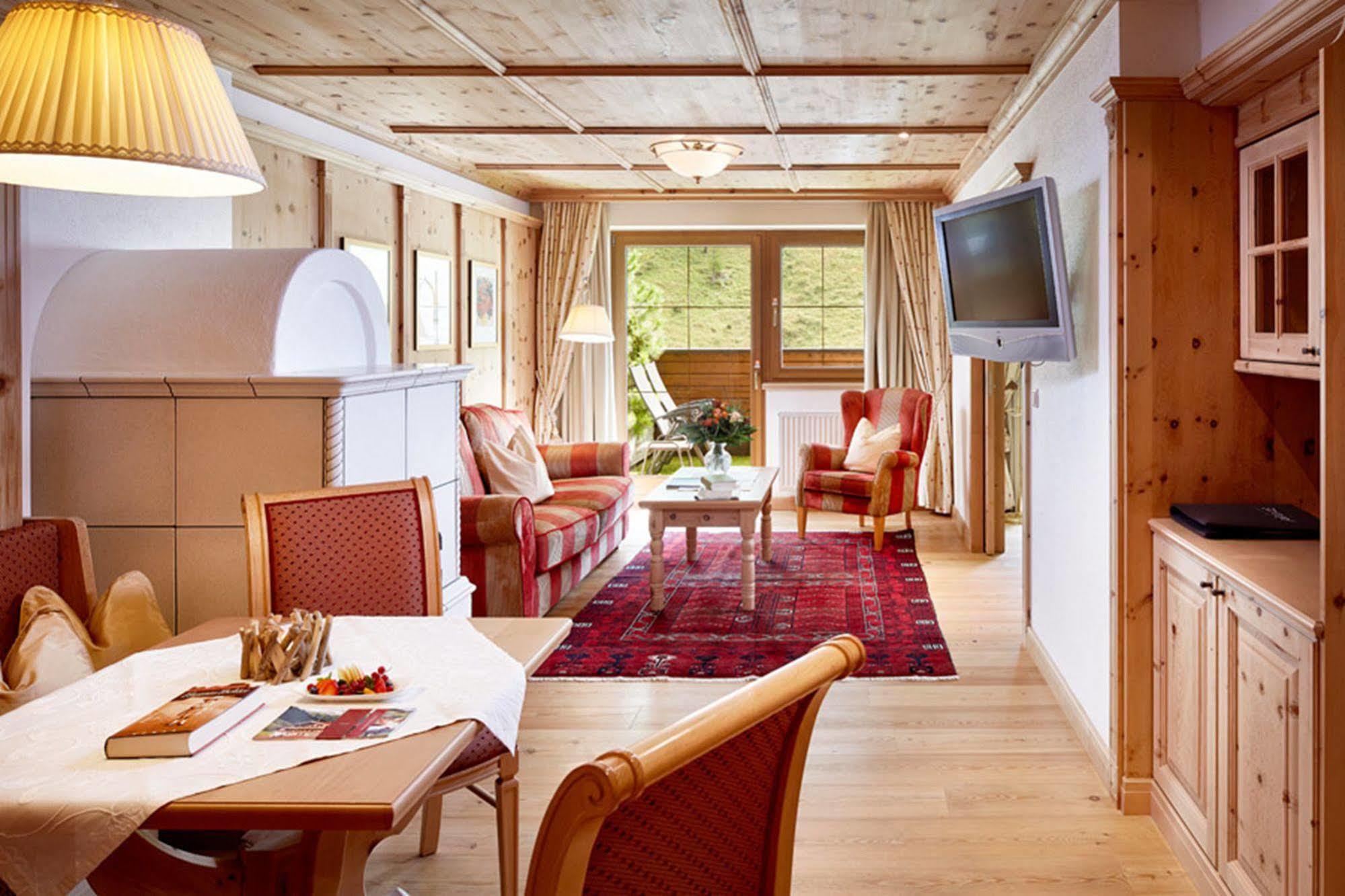טוקס Hotel Alpenhof מראה חיצוני תמונה
